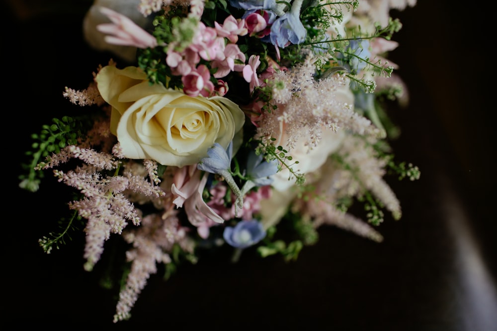 photo en gros plan d’un bouquet de fleurs