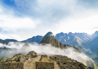 Hochzeitsreise Peru machu picchu im nebel Hochzeitsreise Peru machu picchu im nebel