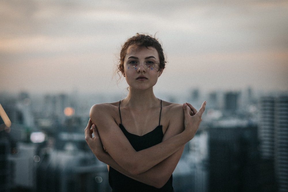 woman wearing black spaghetti strap sleeveless top