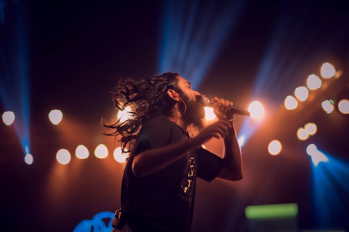 A vibrant photo of Aleyna Viral performing on stage with dynamic lighting.