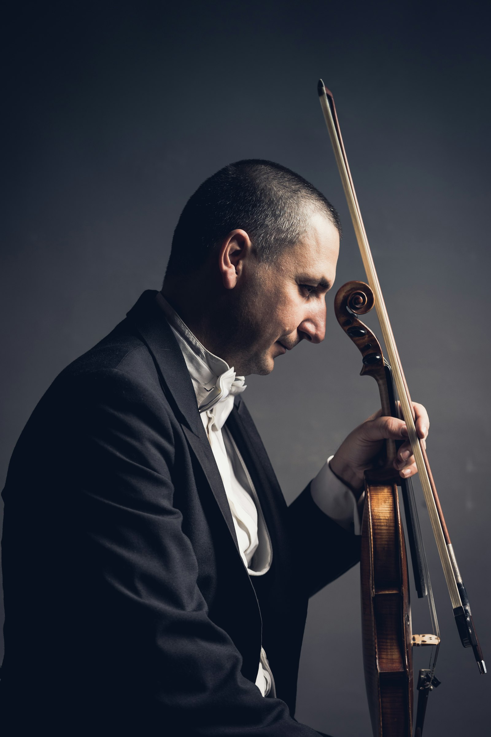 Sony a7 II + Sony FE 90mm F2.8 Macro G OSS sample photo. Man holding violin and photography