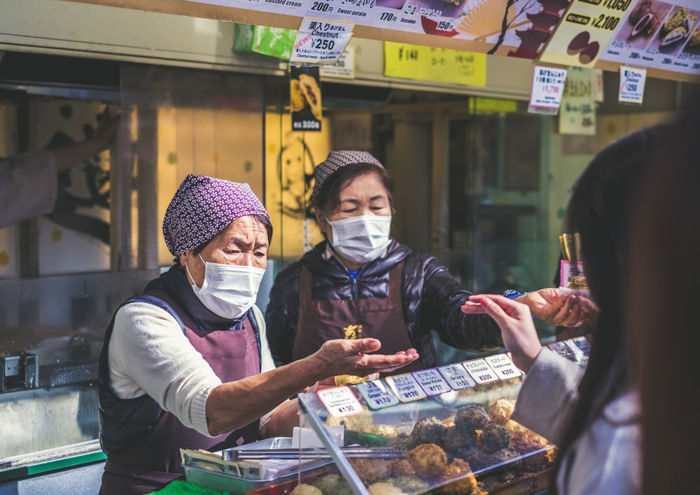 two vendors accommodating customer