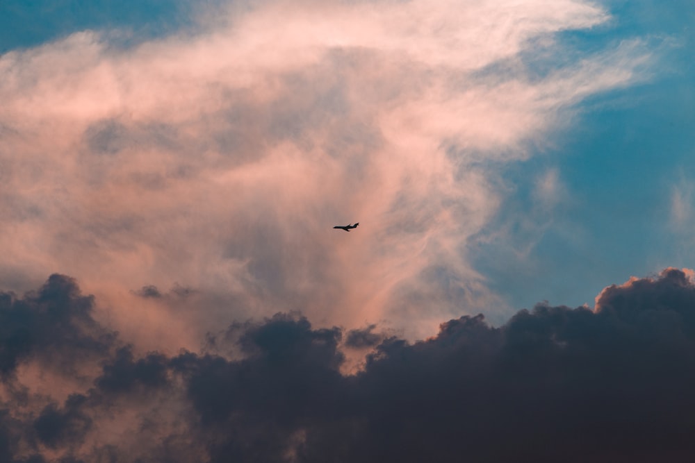 photo de nuages gris et blancs