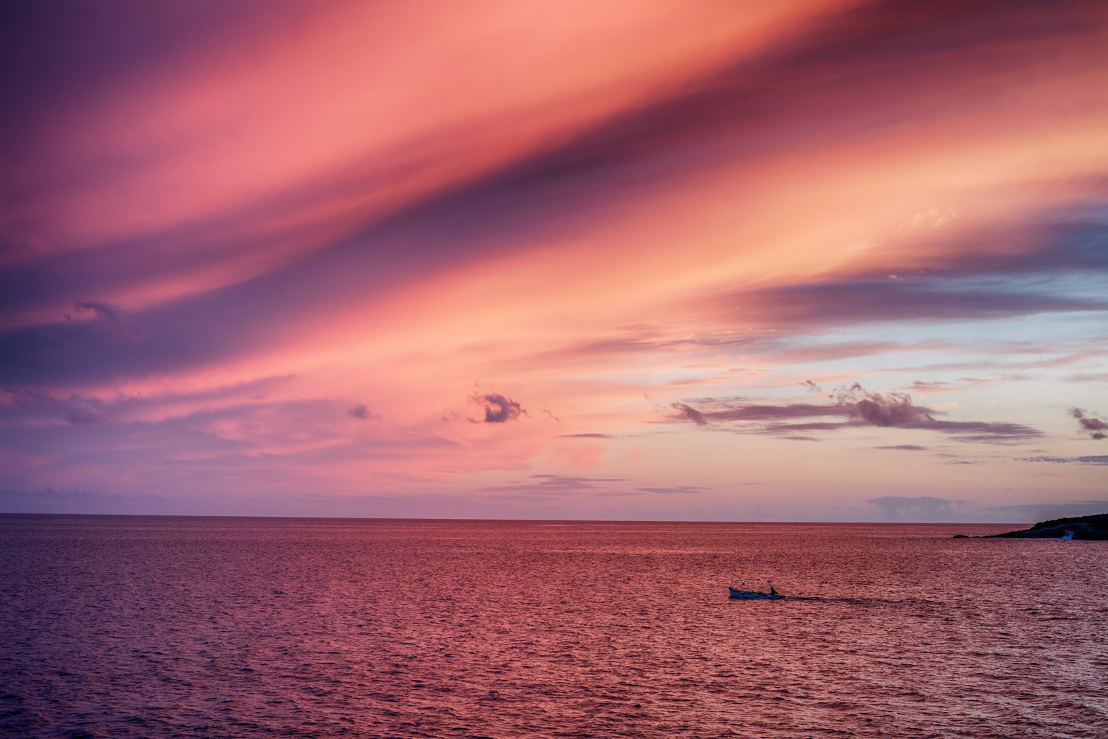 Nikon D810 + Nikon AF-S Nikkor 50mm F1.8G sample photo. Sea under purple sky photography