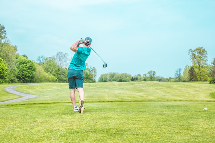 The Stress-Free Golf Swing: How to Improve Your Golf Swing and Lower Your Score
