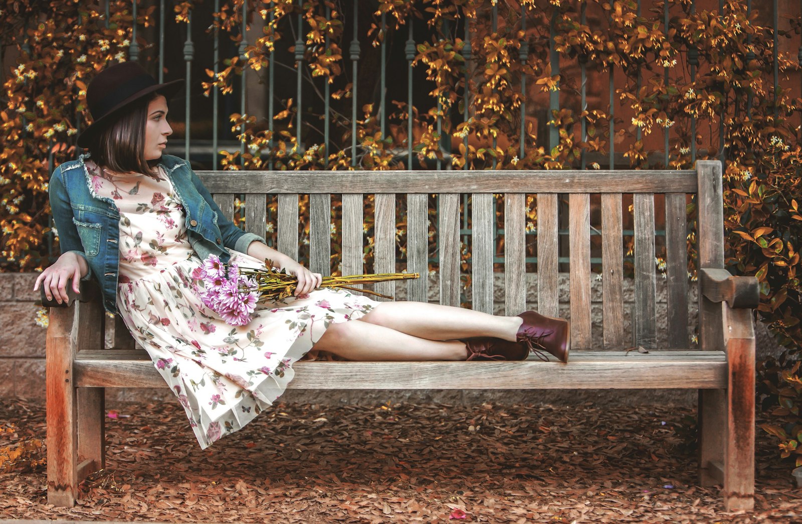 Canon EF 70-200mm F2.8L IS USM sample photo. Woman sitting on gray photography