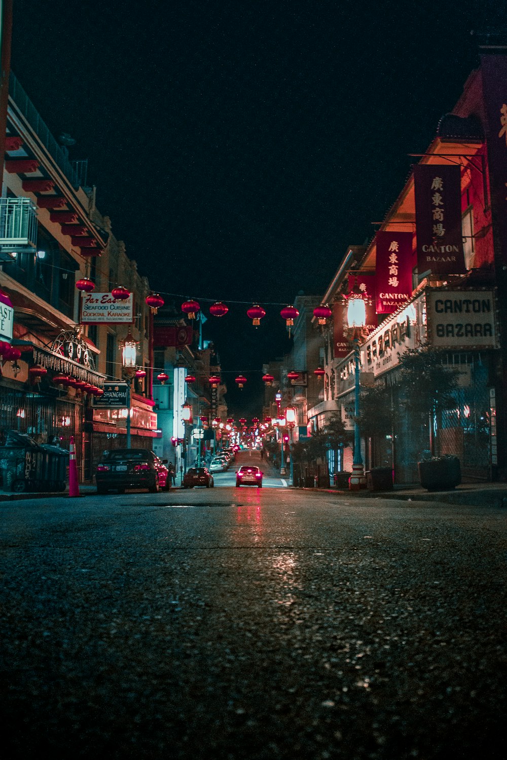 Vetrina del bazar di Canton durante la notte