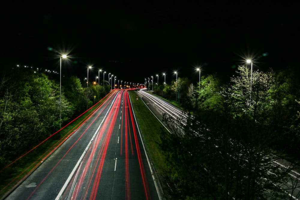 photo time-lapse de l’autoroute