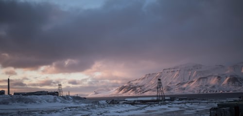 Noruega cierra su última mina de carbón en el Ártico: la transforma en un parque nacional - photo-1526240921501-3ab5bbeba831?ixid=MnwxMjA3fDB8MHxzZWFyY2h8Mnx8c3ZhbGJhcmR8ZW58MHx8MHx8&ixlib=rb-1.2