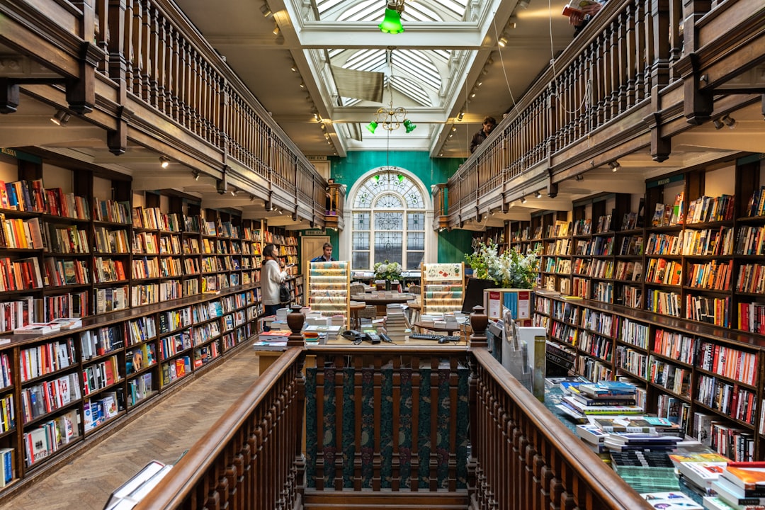 It was raining outside as usual on London streets. I sheltered in a bookstore for escaping from the rain. Then I realised it was one of the most famous bookshops in London. It was a mesmerising experience being there. Support me: https://paypal.me/ugurakdemir Instagram: https://www.instagram.com/ugur_akdemir/