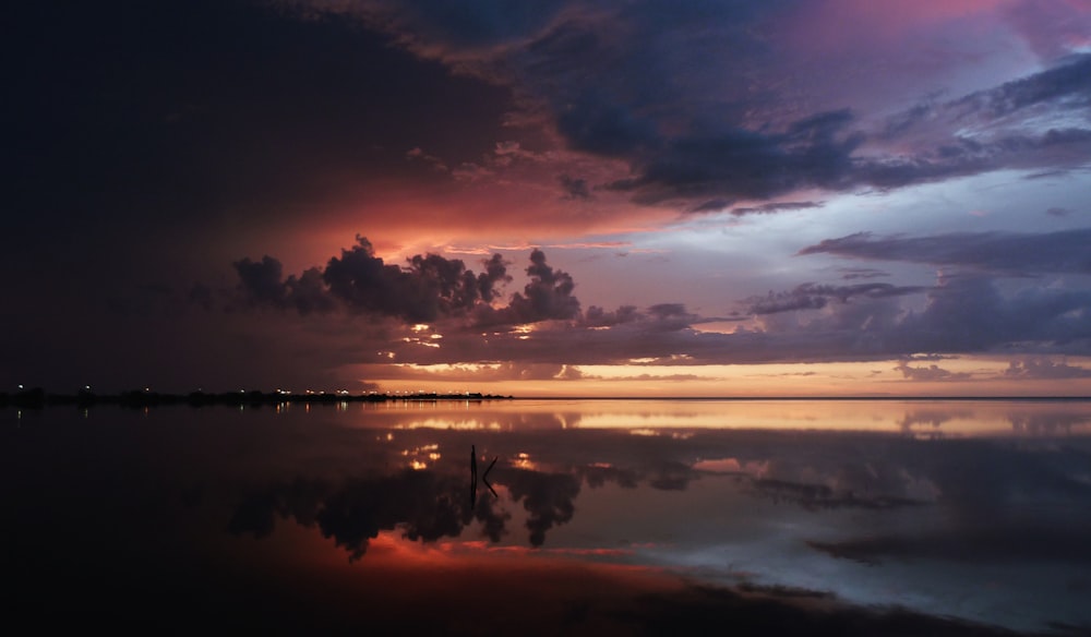 Fotografía reflectante de nubes