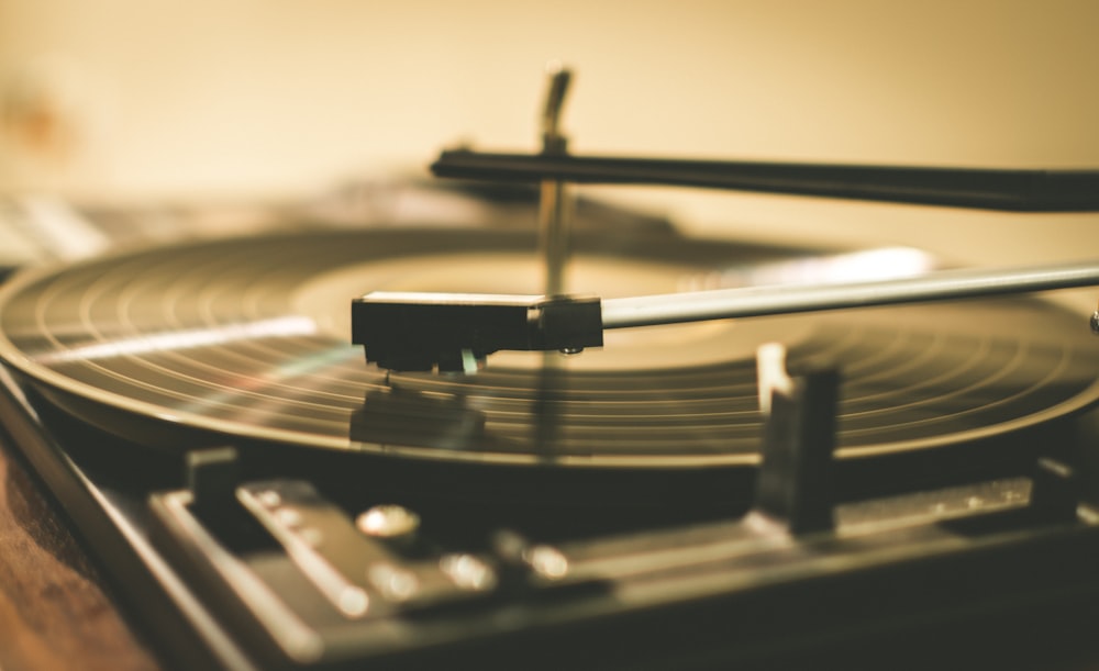 shallow focus photography of black vinyl player