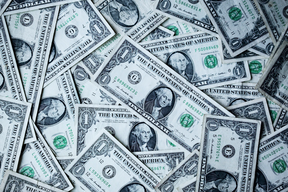 International currencies representing multi-currency transaction management