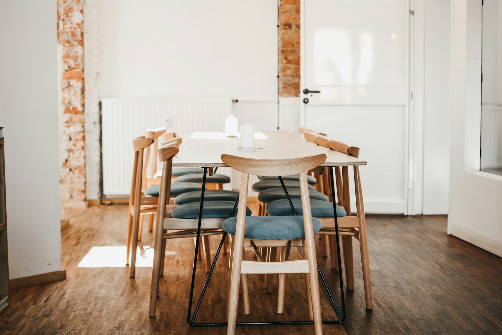 Nikon D5200 + Nikon AF-S DX Nikkor 35mm F1.8G sample photo. Rectangular white wooden table photography