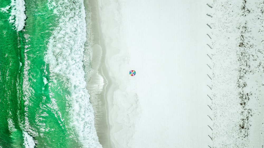 Fotografía aérea de la costa