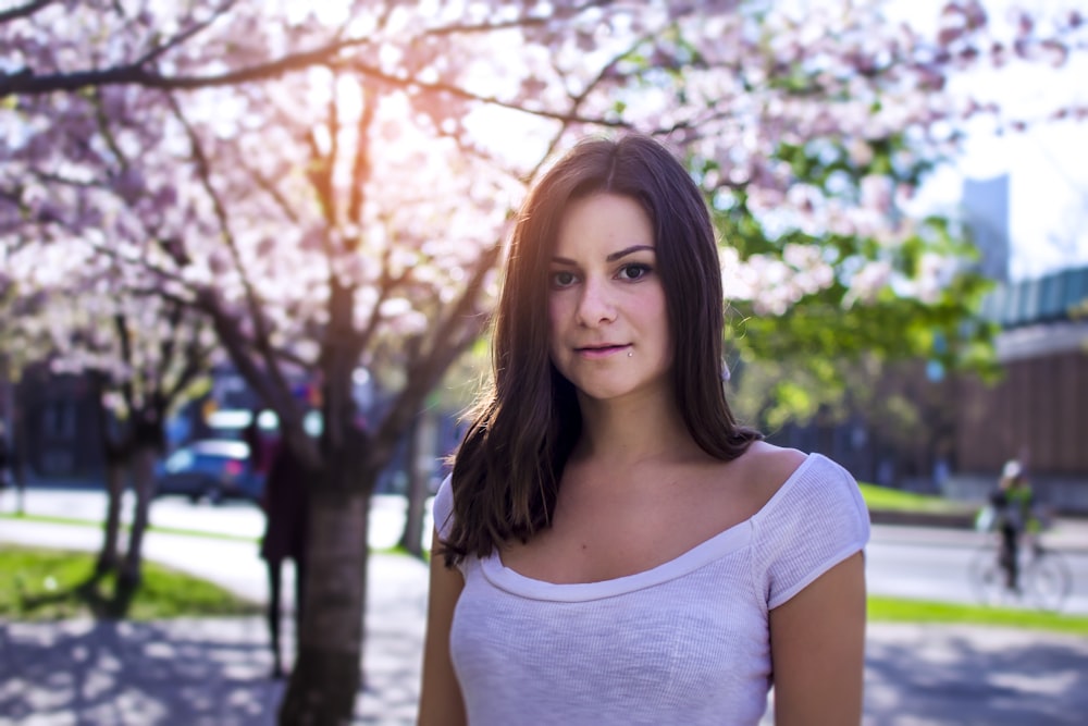 shallow focus photography of woman wearing gray top