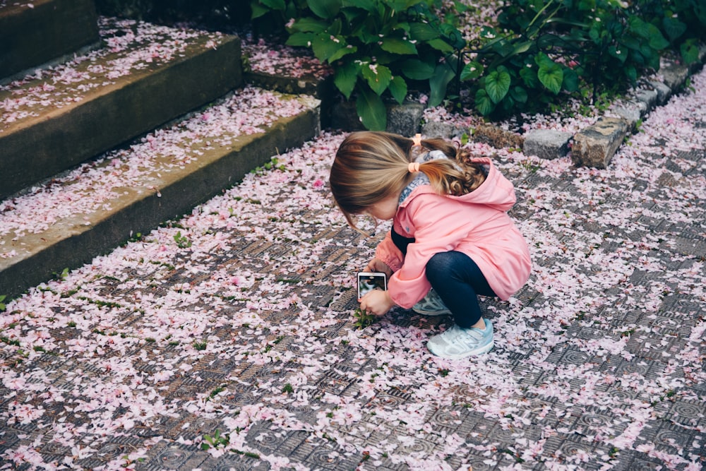 girl using smartphone