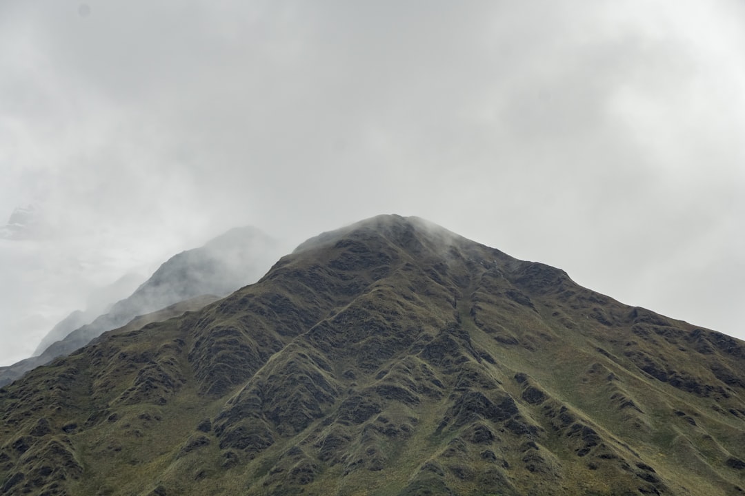 brown rocky mountain, Mountains and fog