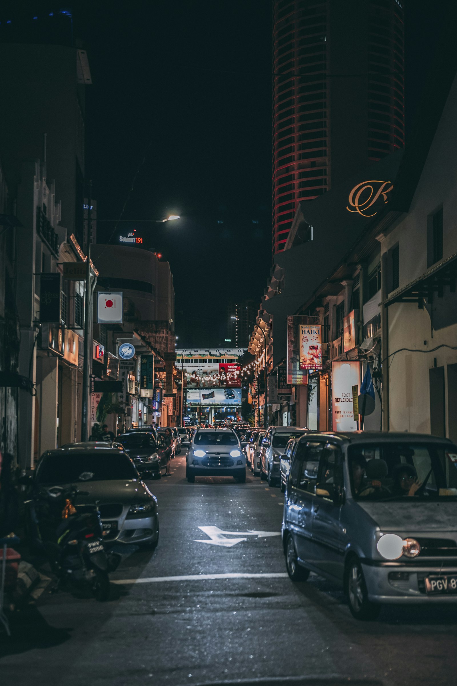 Nikon D5500 + Sigma 18-35mm F1.8 DC HSM Art sample photo. Grey vehicle parked near photography