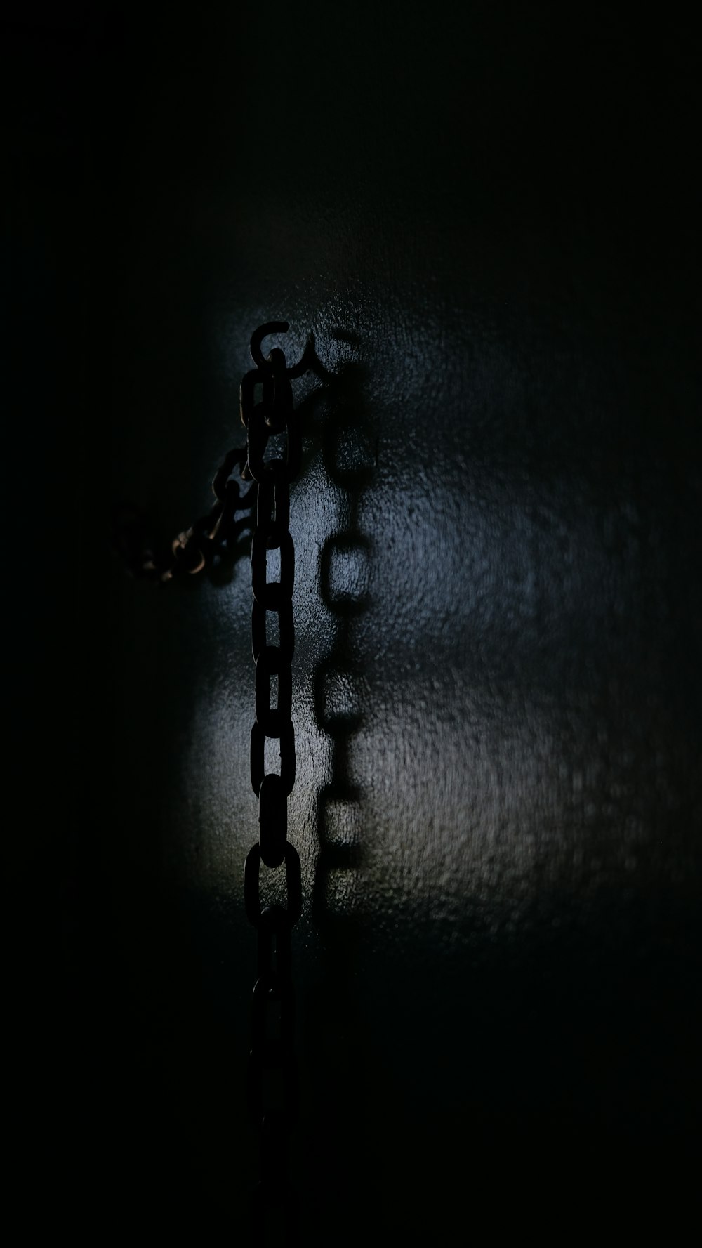 gray metal chain link