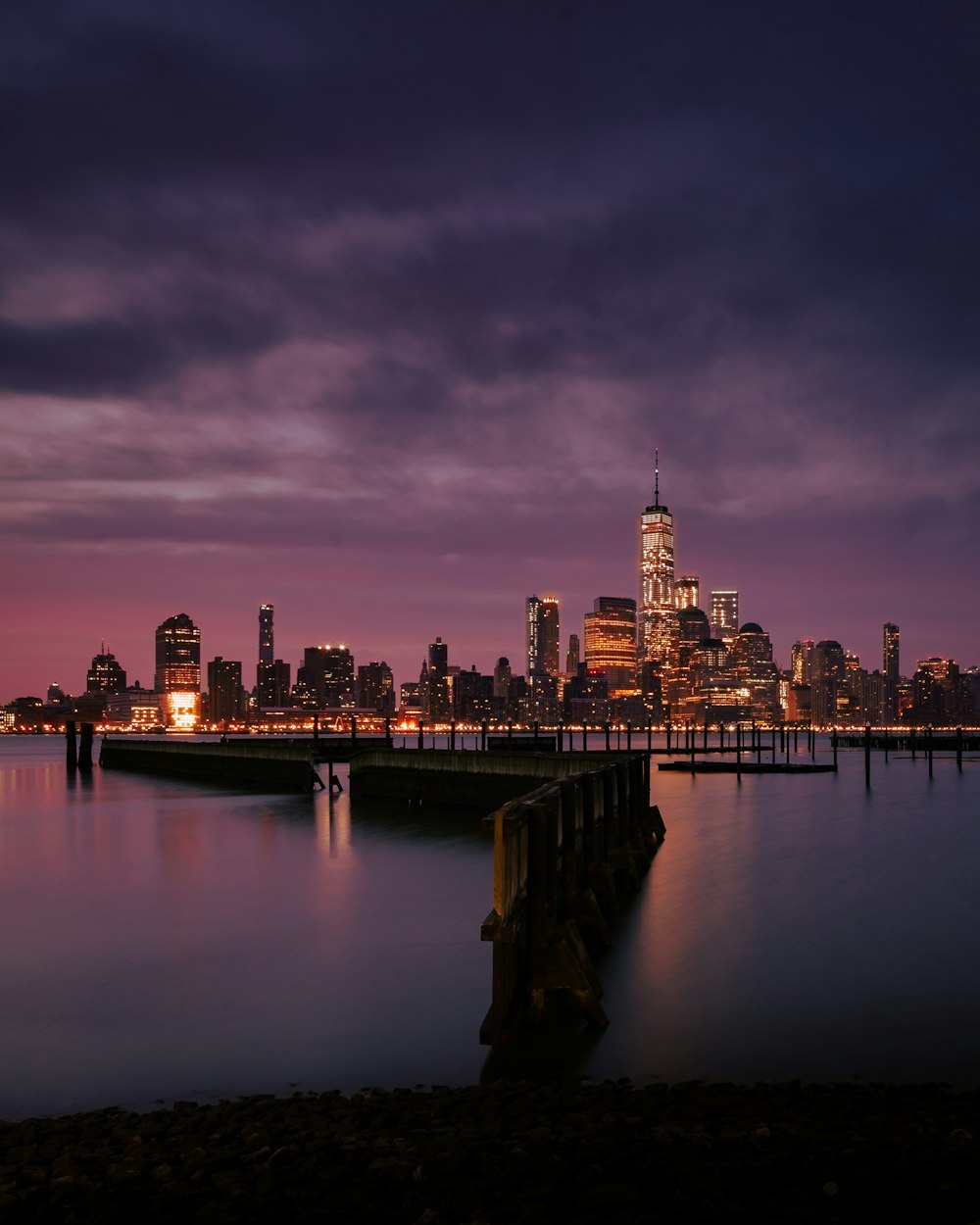 Skyline de la ville montrant des lumières