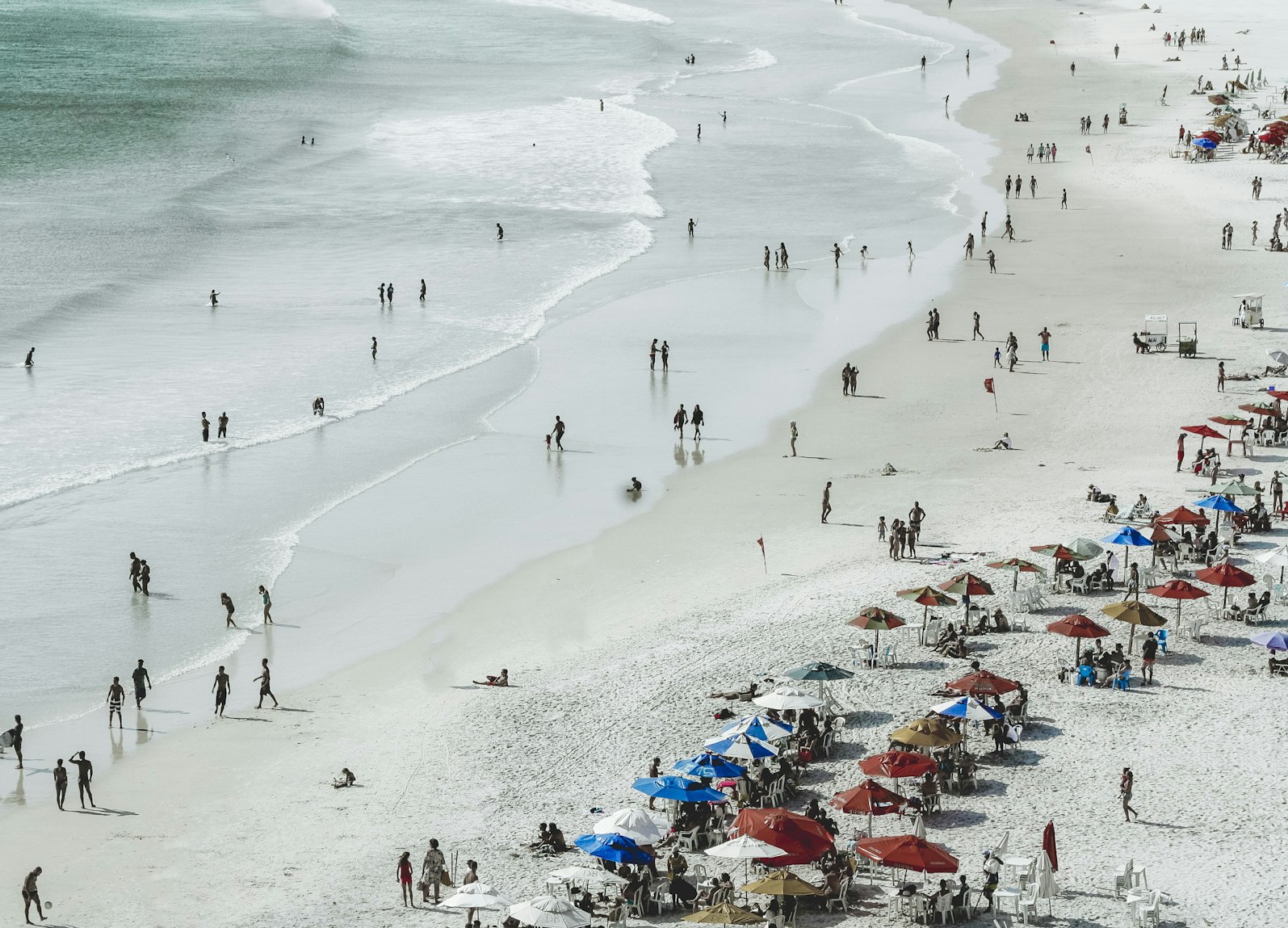 People at a beach (Zami via Unsplash)