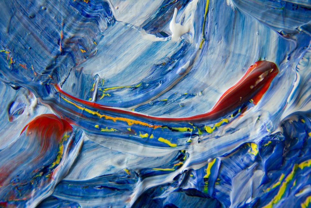 pintura abstracta azul, blanca y roja