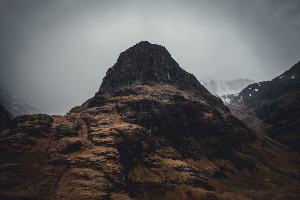 montagnes pendant la journée