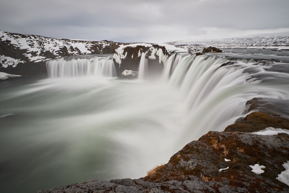 Fotografía timelapse de cascadas