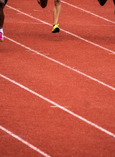 people running on race track