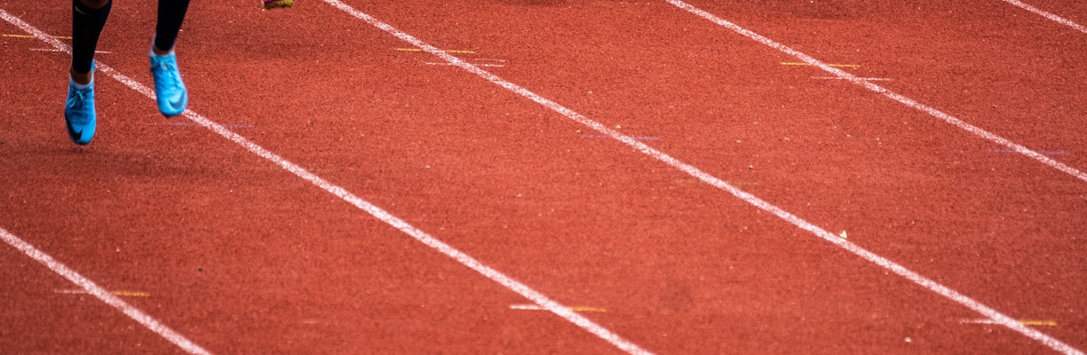 people running on race track