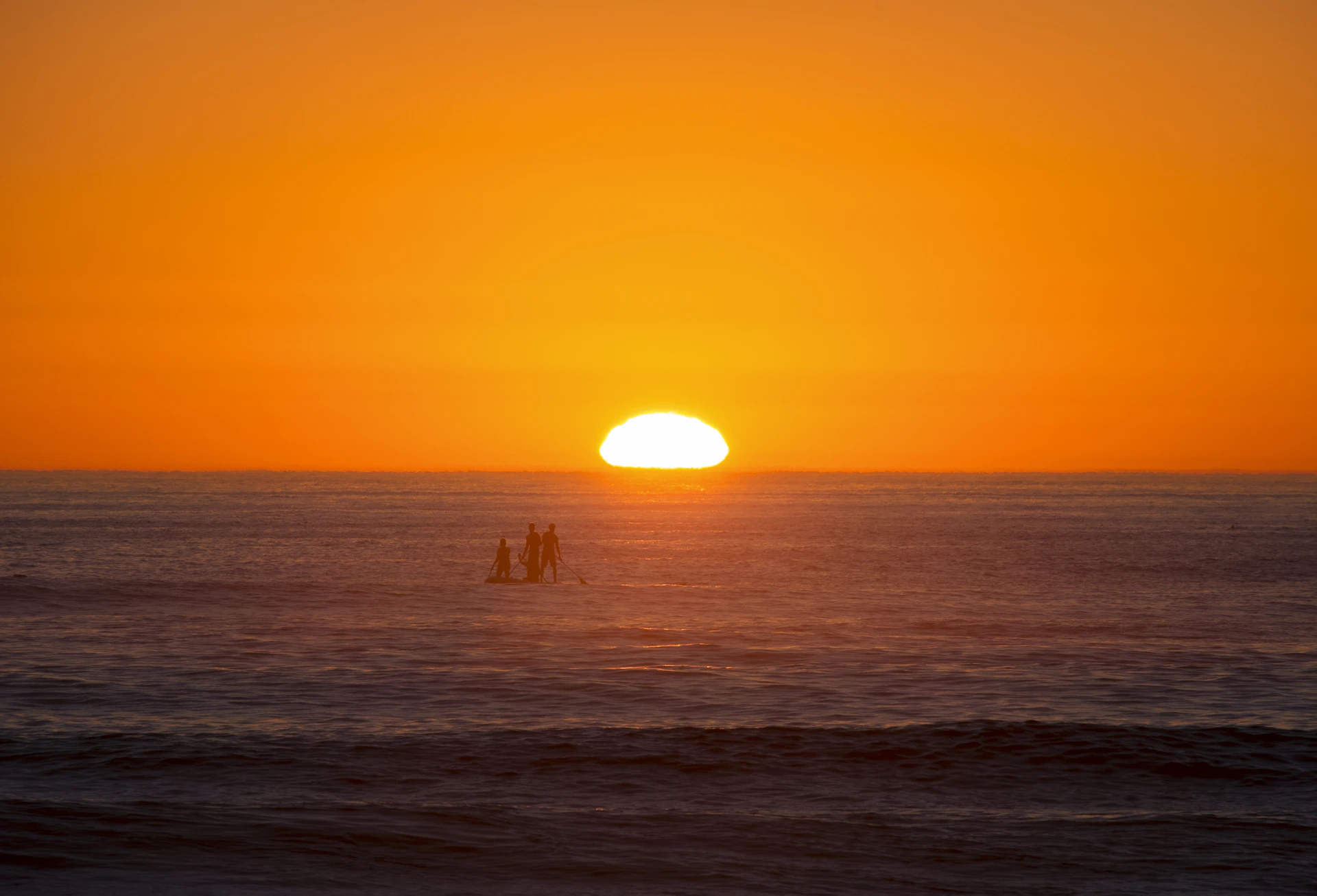 gray computer monitor