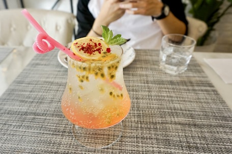 A stylish cocktail glass garnished with a vibrant drink made using Flavvafull mixer.