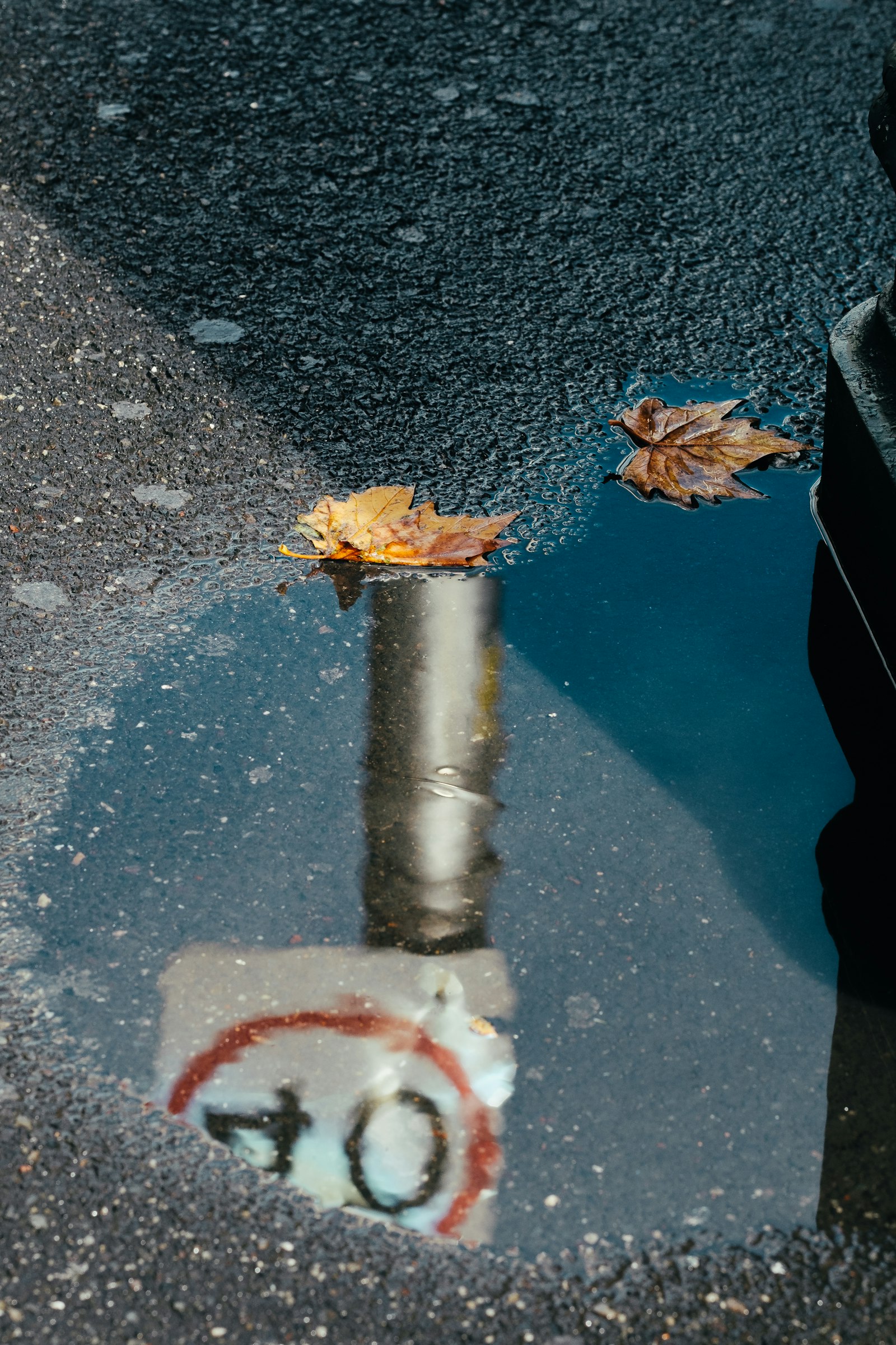 Fujifilm X-T2 + Fujifilm XF 90mm F2 R LM WR sample photo. Reflection photography of street photography