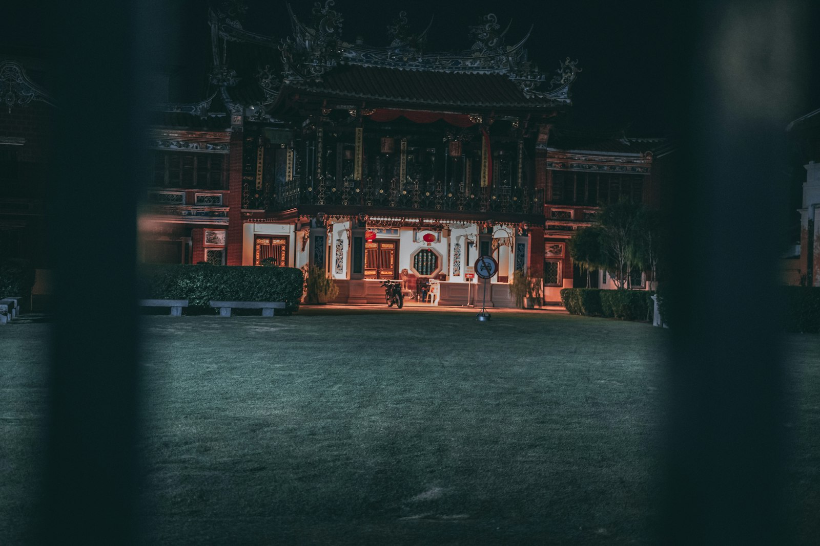Nikon D5500 + Sigma 18-35mm F1.8 DC HSM Art sample photo. Lighted brown temple at photography