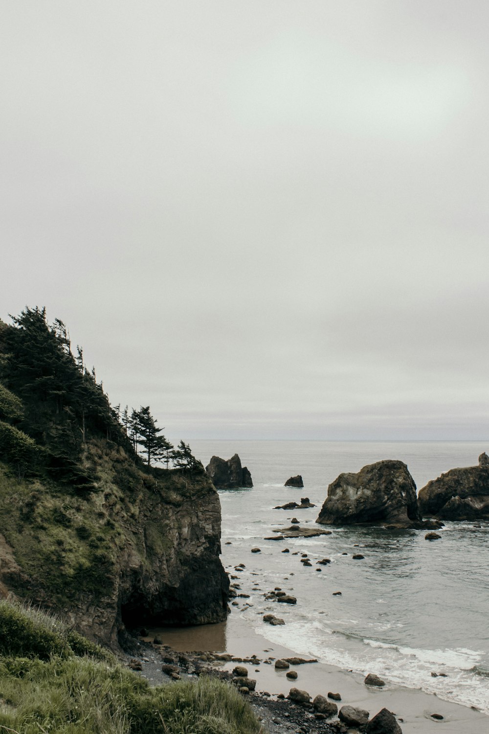 ocean waves crashing through the rocks