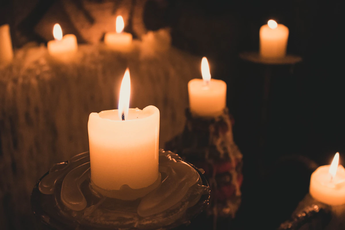 Victorian séance parlor inside the Haunted Manor escape room