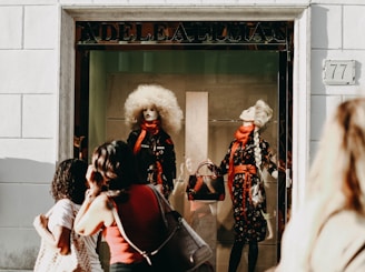 Adelealiman fashion displaying manikin