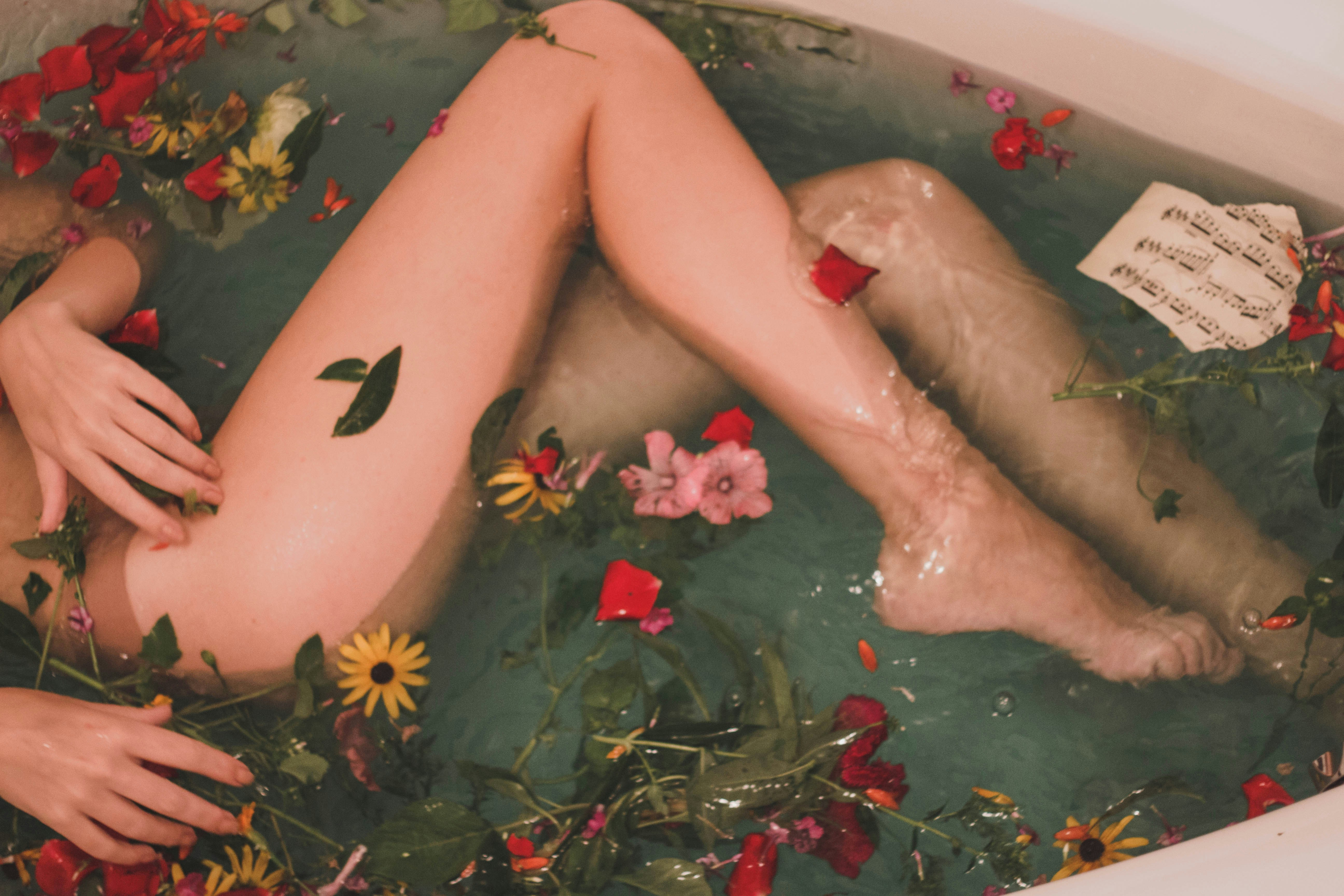 How Cold Plunge Therapy Enhances Physical Resilience