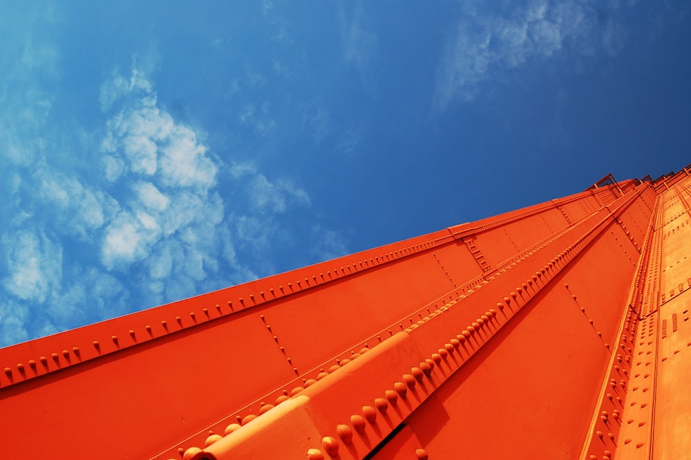 Vista dal basso dell'Orange Building