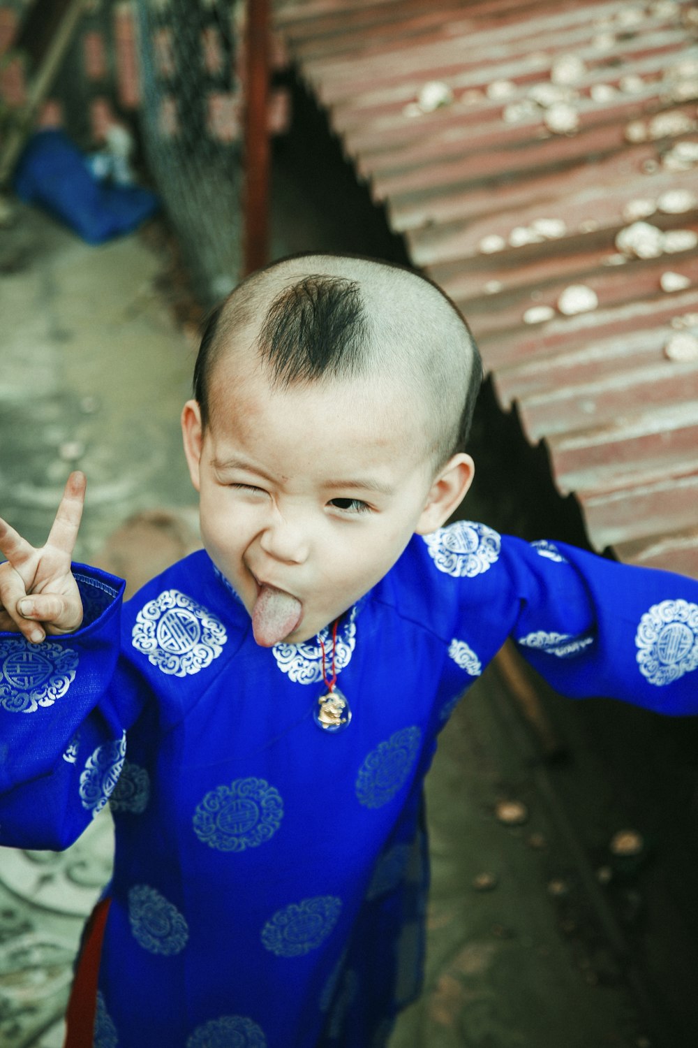 boy doing peace sign