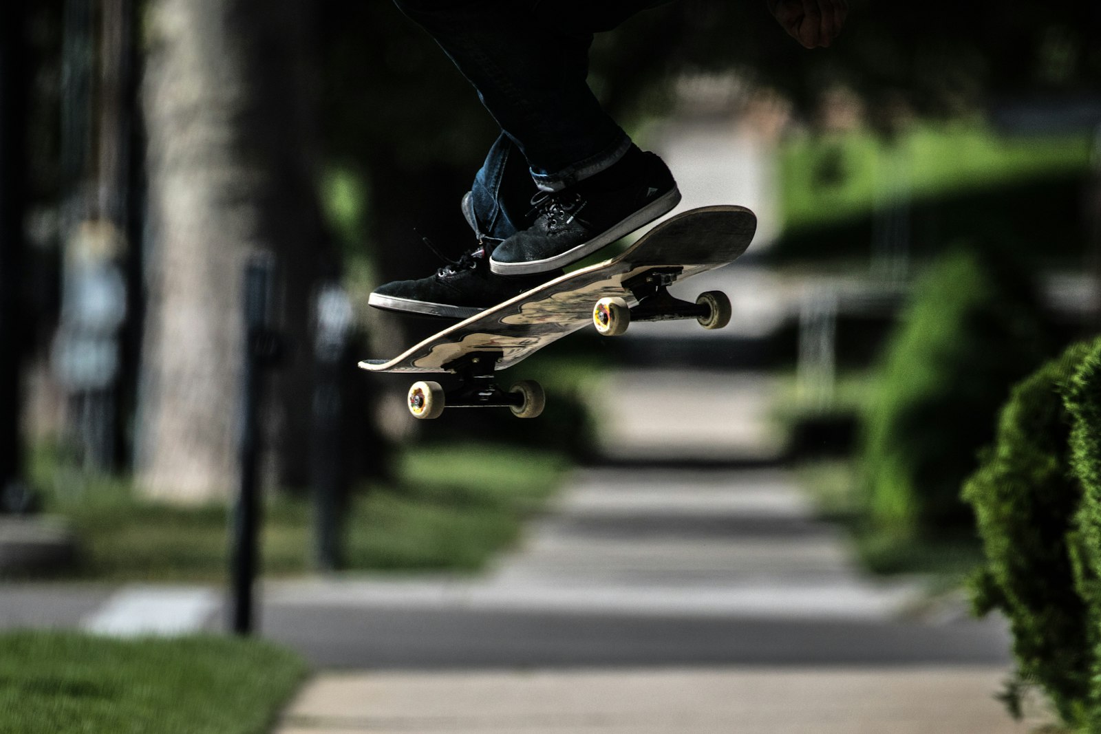 Canon EOS 7D Mark II + Canon EF 100-400mm F4.5-5.6L IS II USM sample photo. Person riding on skateboard photography
