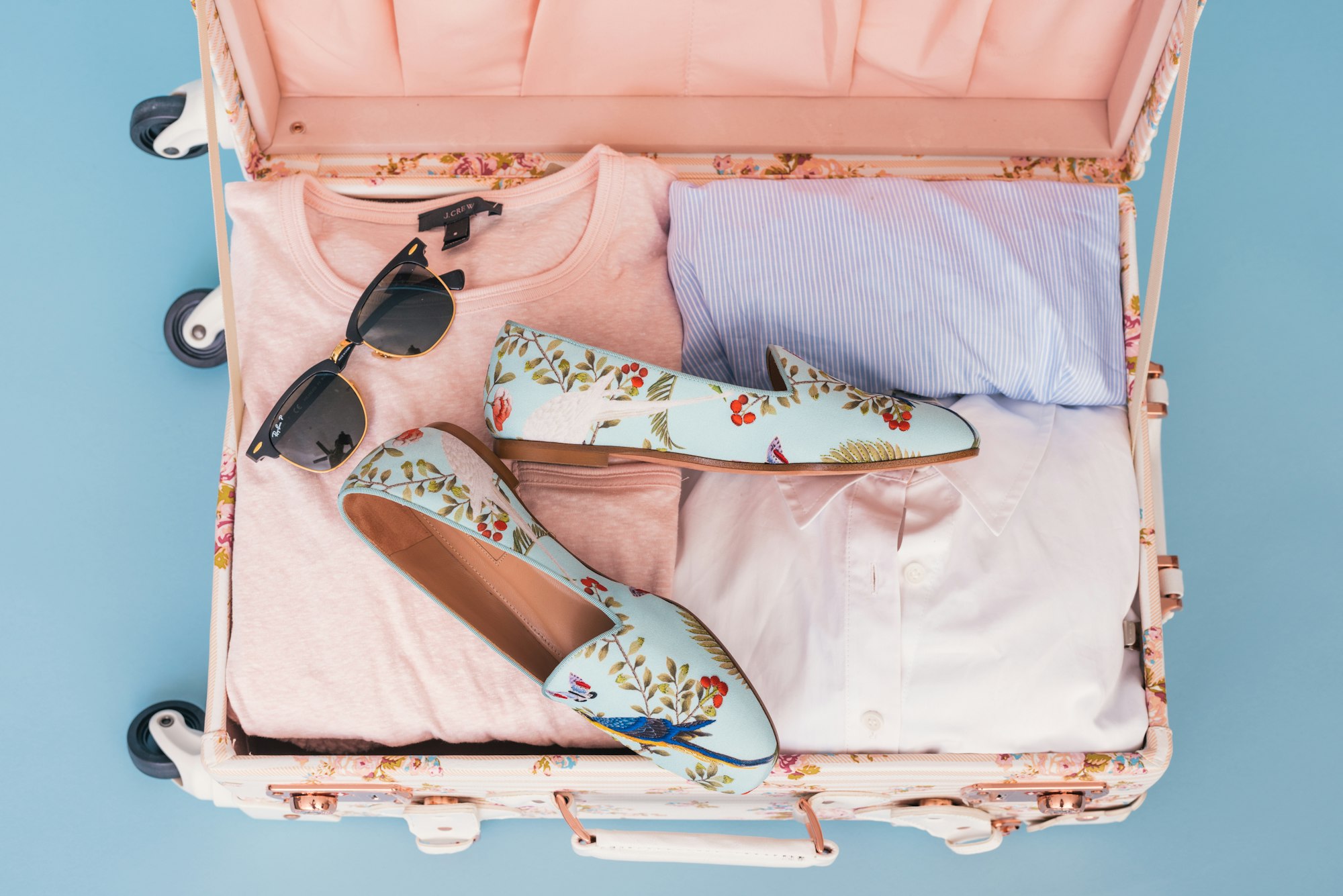 6 Travel Outfits That Will Make You Look like a Million Bucks