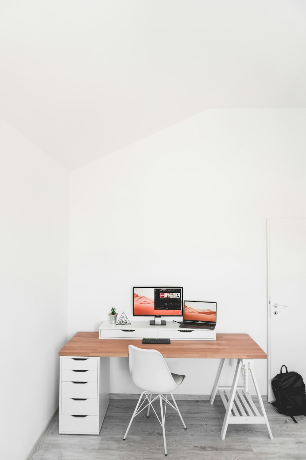 Why a good desk is important?