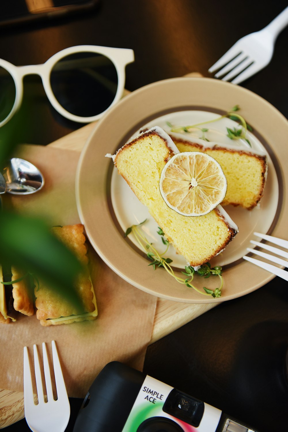 toasted bread with sliced lemon in bowl