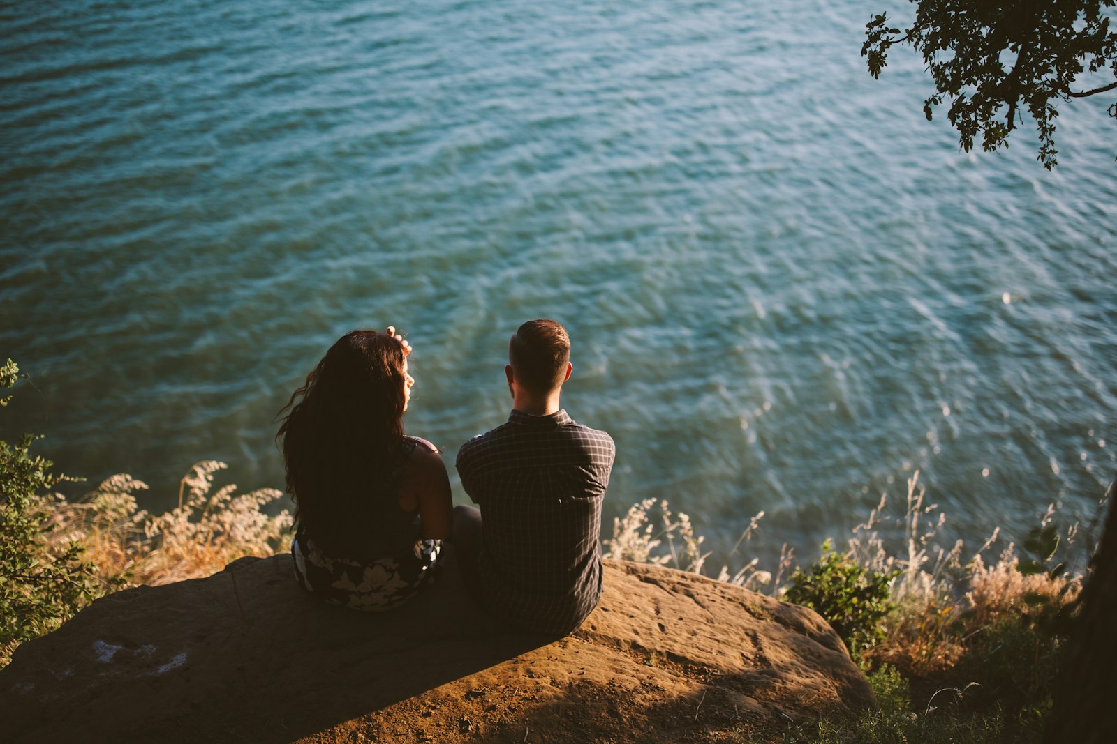 Canon EOS 5D Mark II + Canon EF 35mm F1.4L II USM sample photo. Couple sitting on rock photography