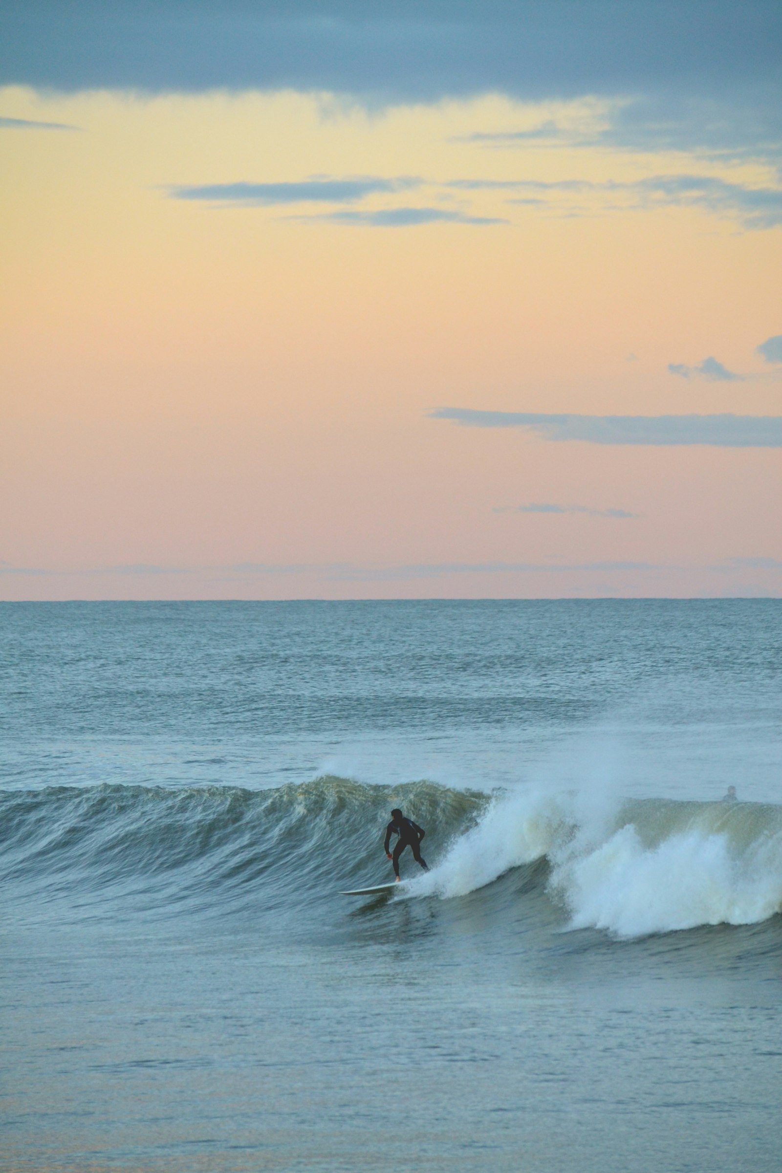 Nikon D3100 + Nikon AF-S DX Nikkor 55-300mm F4.5-5.6G ED VR sample photo. Person surfing photography