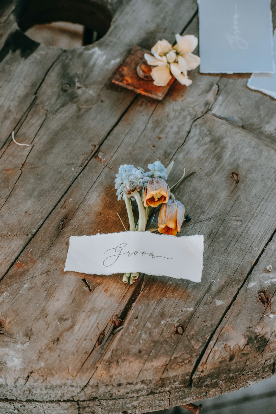 Groom petal flower