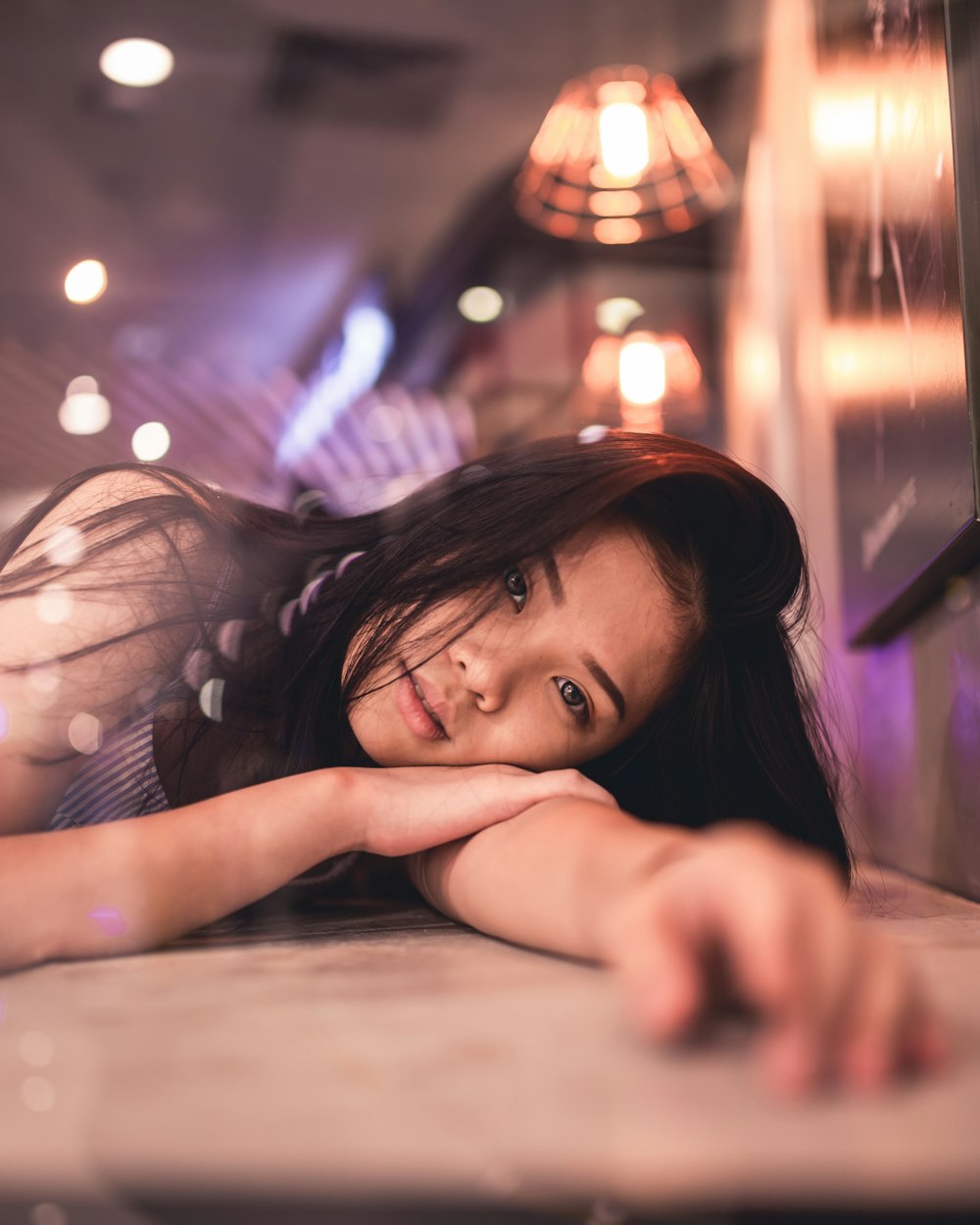 woman lying on brown panel with focus photography