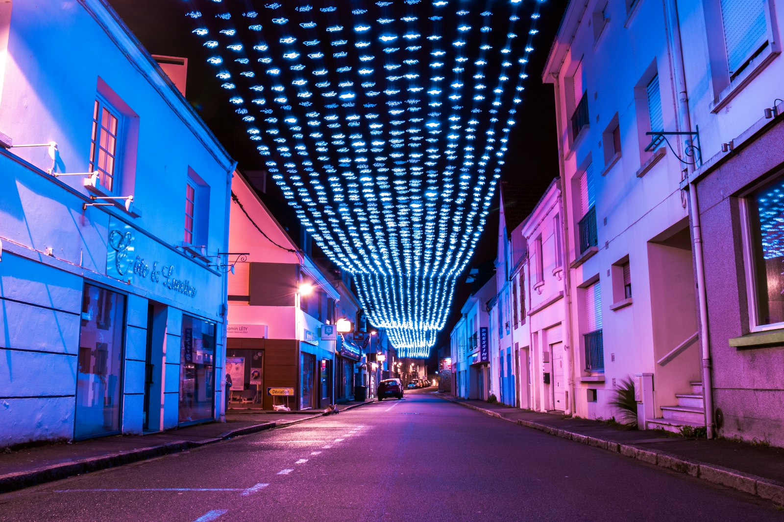 Canon EF-S 18-55mm F4-5.6 IS STM sample photo. Empty alleyway with lighted photography